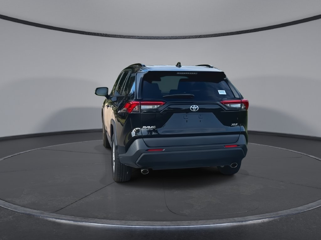 Used 2021 Toyota RAV4 XLE FWD image 7