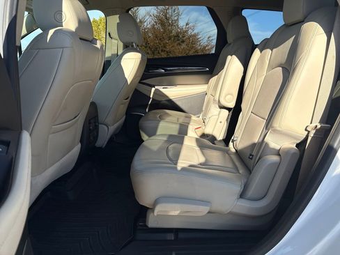 Used 2020 Buick Enclave Essence w/ Sound and Sites Package image 32