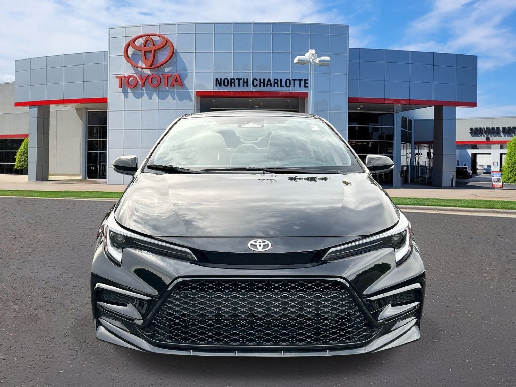 Used 2026 Toyota Corolla SE w/ SE Premium Package FWD image 3