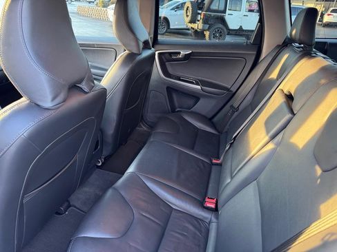 Used 2016 Volvo XC60 T5 Premier image 8