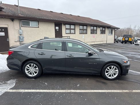 Used 2018 Chevrolet Malibu Hybrid image 2