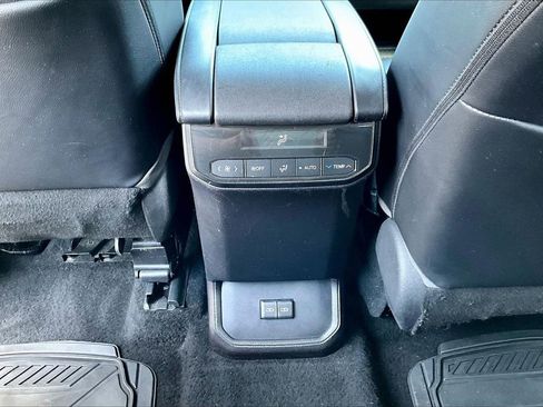 Used 2022 Toyota Highlander XLE image 15