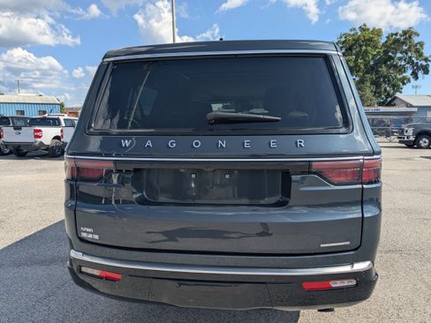 Used 2024 Jeep Wagoneer L Series III w/ Premium Group I AWD/4WD image 5