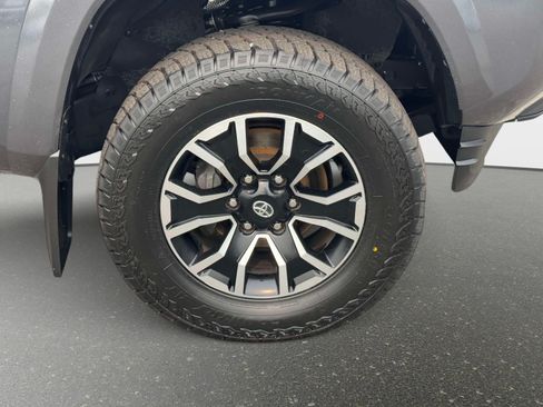 Certified 2022 Toyota Tacoma TRD Sport w/ Technology Package AWD/4WD image 9
