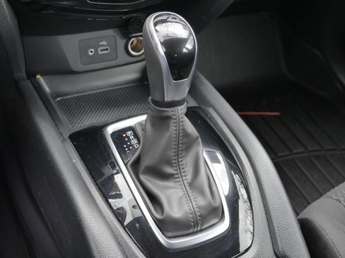 Used 2019 Nissan Rogue Sport S image 14