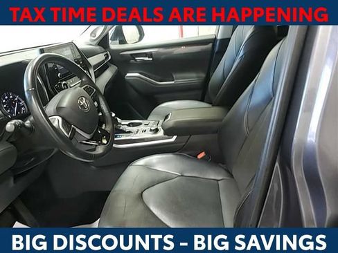 Used 2022 Toyota Highlander Limited image 4