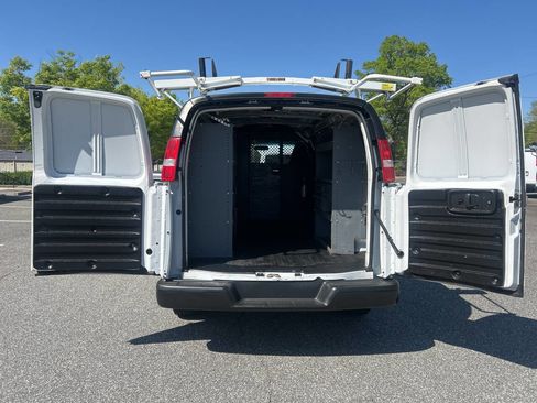 Used 2020 Chevrolet Express 2500 w/ Driver Convenience Package image 24