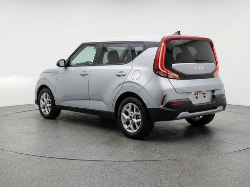 Used 2025 Kia Soul LX w/ LX Technology Package FWD image 6