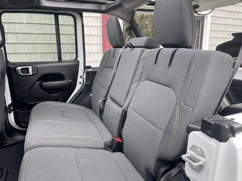 Used 2024 Jeep Wrangler Unlimited w/ Technology Group AWD/4WD image 15
