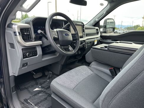 New 2025 Ford F350 XLT w/ Black Appearance Package image 9