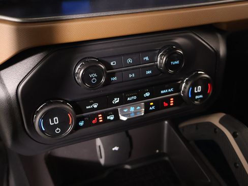 Used 2024 Ford Bronco Outer Banks AWD/4WD image 8