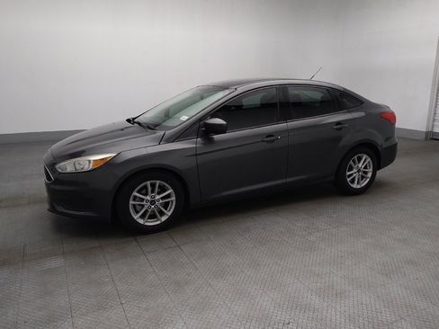 Used 2018 Ford Focus SE image 2