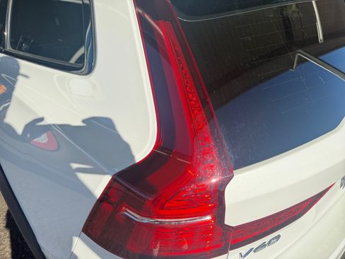 Used 2025 Volvo V60 B5 Cross Country Ultra AWD/4WD image 30