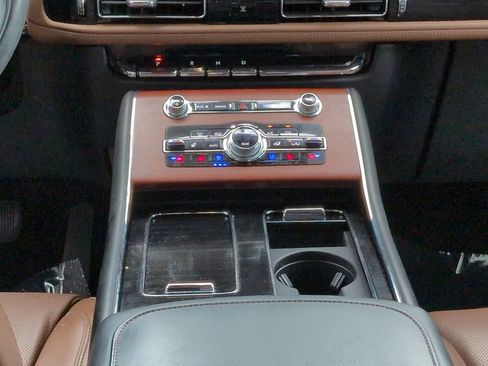 Certified 2022 Lincoln Aviator Grand Touring w/ Equipment Group 301A AWD/4WD image 19
