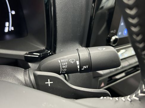 Used 2025 Toyota Camry SE image 21