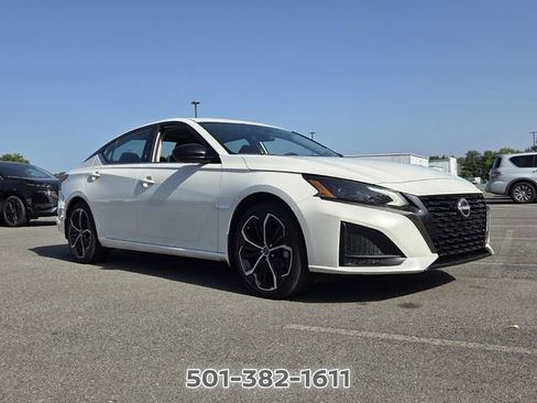 Used 2024 Nissan Altima 2.5 SR w/ SR Premium Package FWD image 7