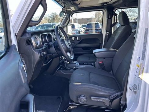 Used 2018 Jeep Wrangler Unlimited Sahara image 12