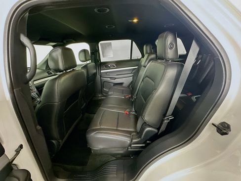 Used 2017 Ford Explorer XLT w/ Equipment Group 202A FWD image 28