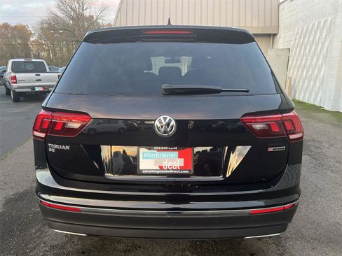 Used 2020 Volkswagen Tiguan SE w/ Panoramic Sunroof Package image 5