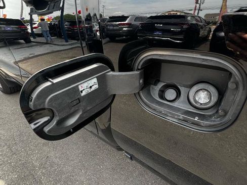Used 2022 Chevrolet Silverado 1500 Custom AWD/4WD image 9