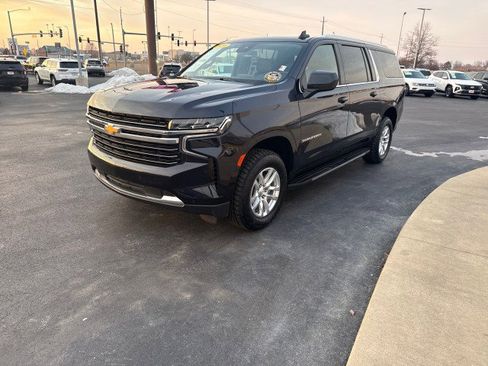 Used 2024 Chevrolet Suburban LT image 4