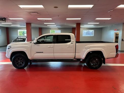 Certified 2022 Toyota Tacoma SR5 w/ Black Out Package (TMS) AWD/4WD image 6