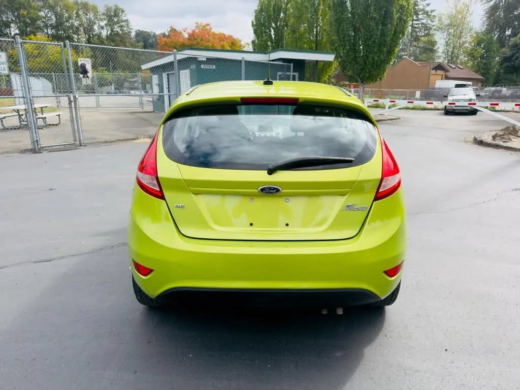 Used 2013 Ford Fiesta SE FWD image 4