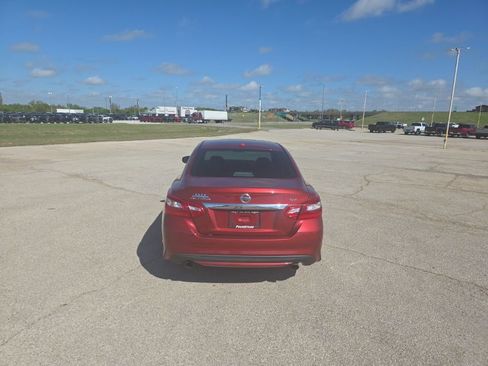 Used 2016 Nissan Altima 2.5 SV w/ Convenience Package image 4