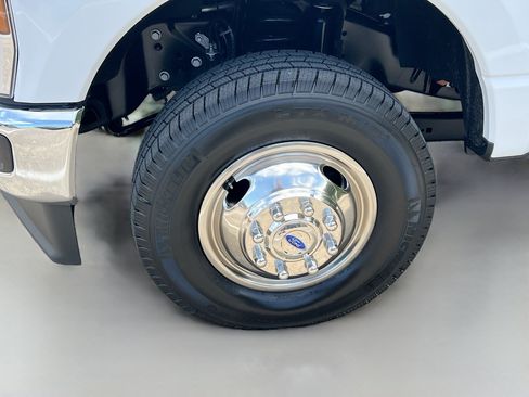 Used 2025 Ford F350 XLT AWD/4WD image 13