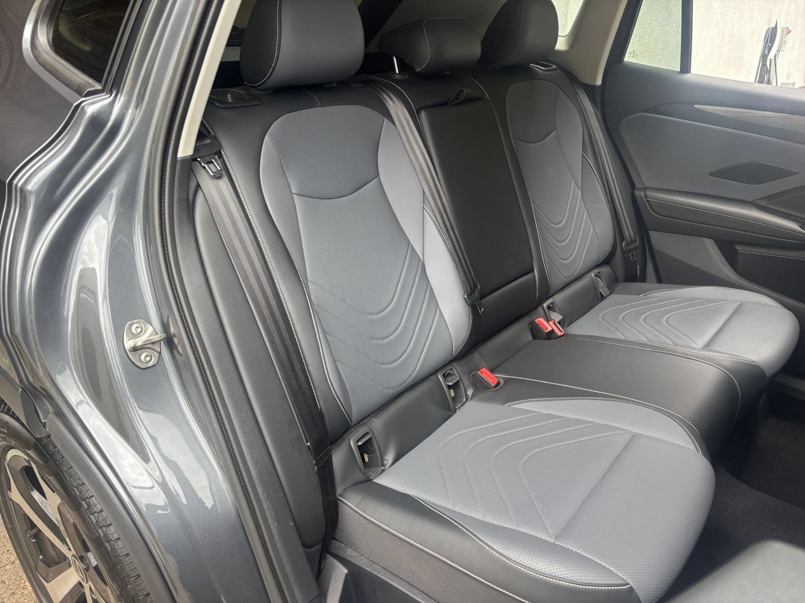 Used 2026 Volkswagen Tiguan SE FWD image 41