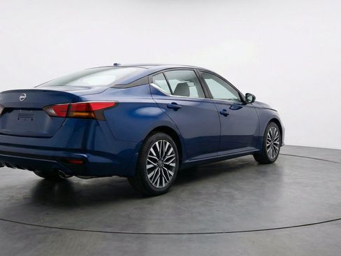 Used 2025 Nissan Altima 2.5 SV FWD image 9