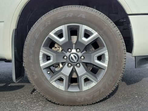 Certified 2024 Nissan Titan Platinum Reserve w/ Moonroof Package image 5