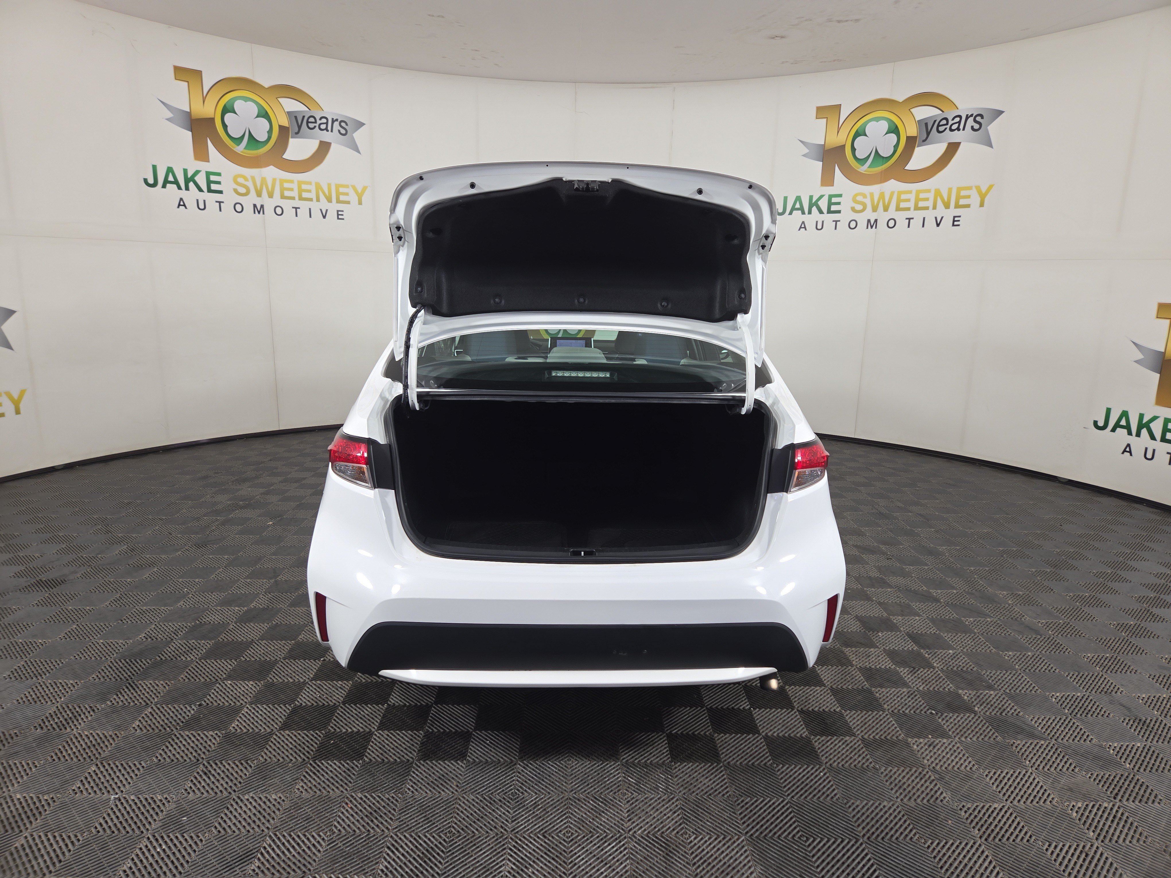 Used 2021 Toyota Corolla LE FWD image 30