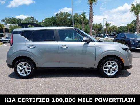 Certified 2025 Kia Soul LX w/ LX Technology Package FWD image 4