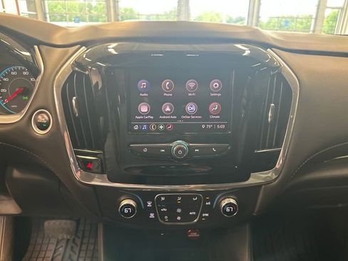 Used 2020 Chevrolet Traverse LT FWD image 3