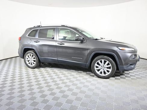Used 2017 Jeep Cherokee Limited w/ Luxury Group AWD/4WD image 8