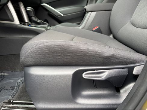 Used 2025 Toyota Corolla Cross LE image 23