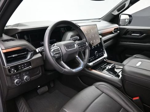 Used 2025 GMC Yukon XL Denali AWD/4WD image 5