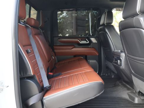 Used 2024 GMC Sierra 3500 Denali Ultimate AWD/4WD image 23