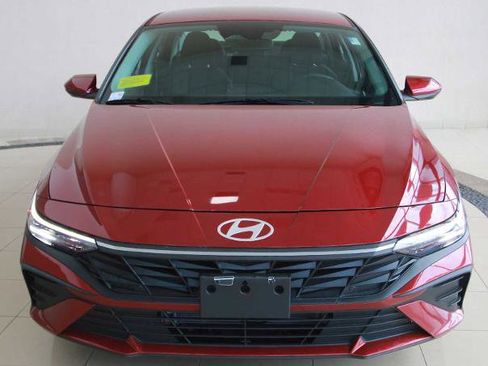 Used 2024 Hyundai Elantra Blue FWD image 2