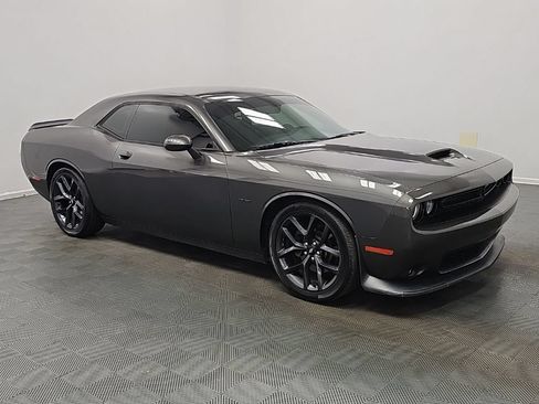 Used 2019 Dodge Challenger R/T w/ Driver Convenience Group RWD image 3