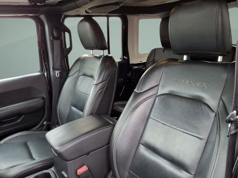 Used 2020 Jeep Wrangler Unlimited Sahara w/ Uconnect 4C Nav & Sound Group AWD/4WD image 14
