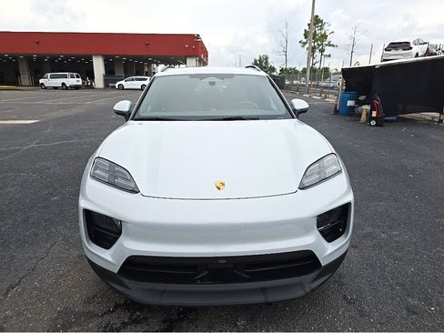 Used 2025 Porsche Macan 4 Electric w/ Premium Package AWD/4WD image 2