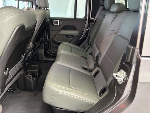 Used 2025 Jeep Gladiator Mojave AWD/4WD image 16