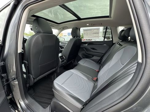 New 2026 Volkswagen Tiguan SE FWD image 21