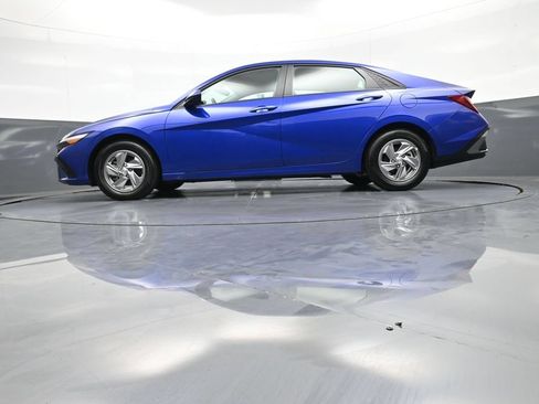 Certified 2025 Hyundai Elantra SE w/ Cargo Package FWD image 32