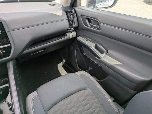 Certified 2025 Nissan Pathfinder SV AWD/4WD image 17