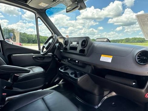 Used 2025 Mercedes-Benz Sprinter 2500 image 18