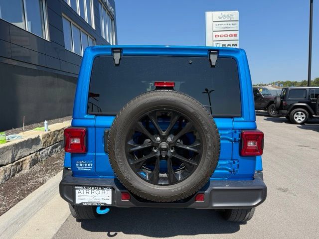 Used 2023 Jeep Wrangler Unlimited Sahara w/ Cold Weather Group AWD/4WD image 4