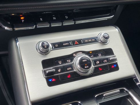 Certified 2024 Lincoln Aviator AWD w/ Premium Package image 18